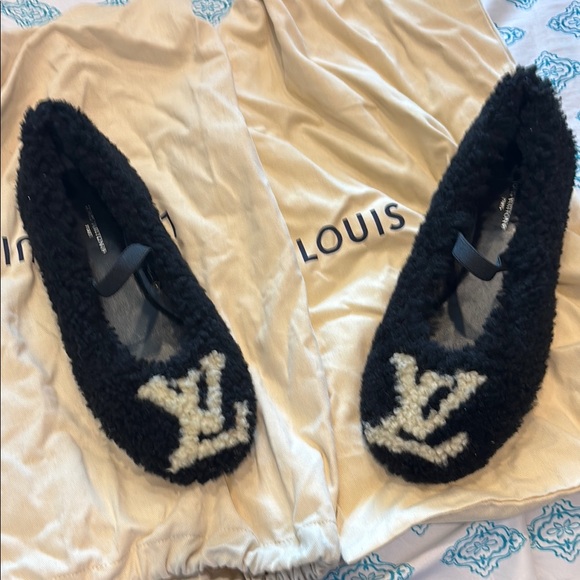 Louis Vuitton Black and Cream Fuzzy Flats - Picture 1 of 13